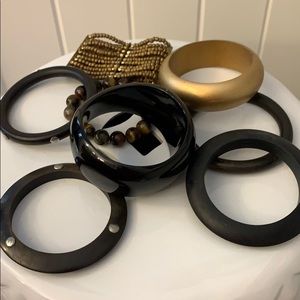 Lot of 8 bangle and stretchy bracelets!